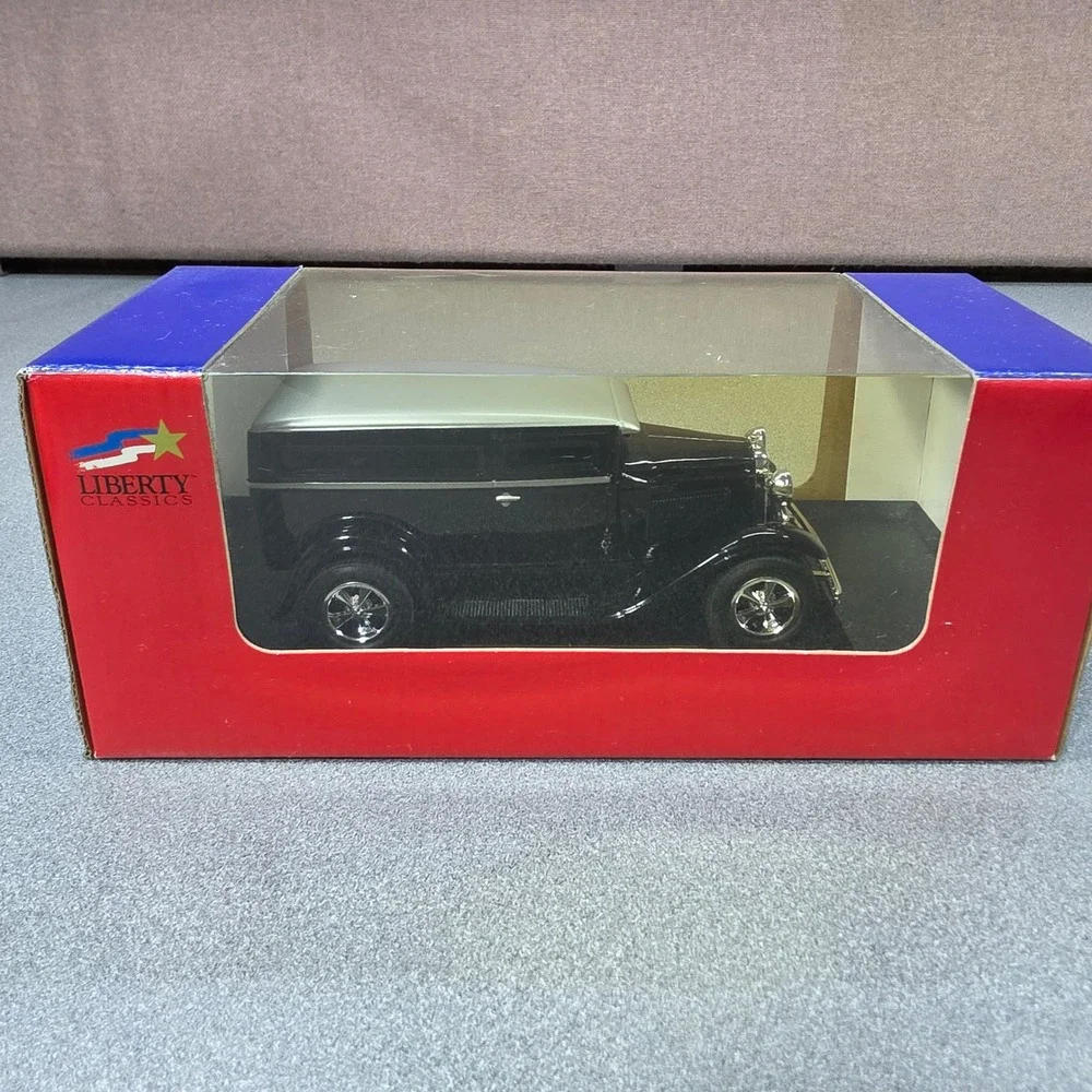 Liberty Classics Model A Chopped Top Sedan 1/25 Black New Die-Cast Metal